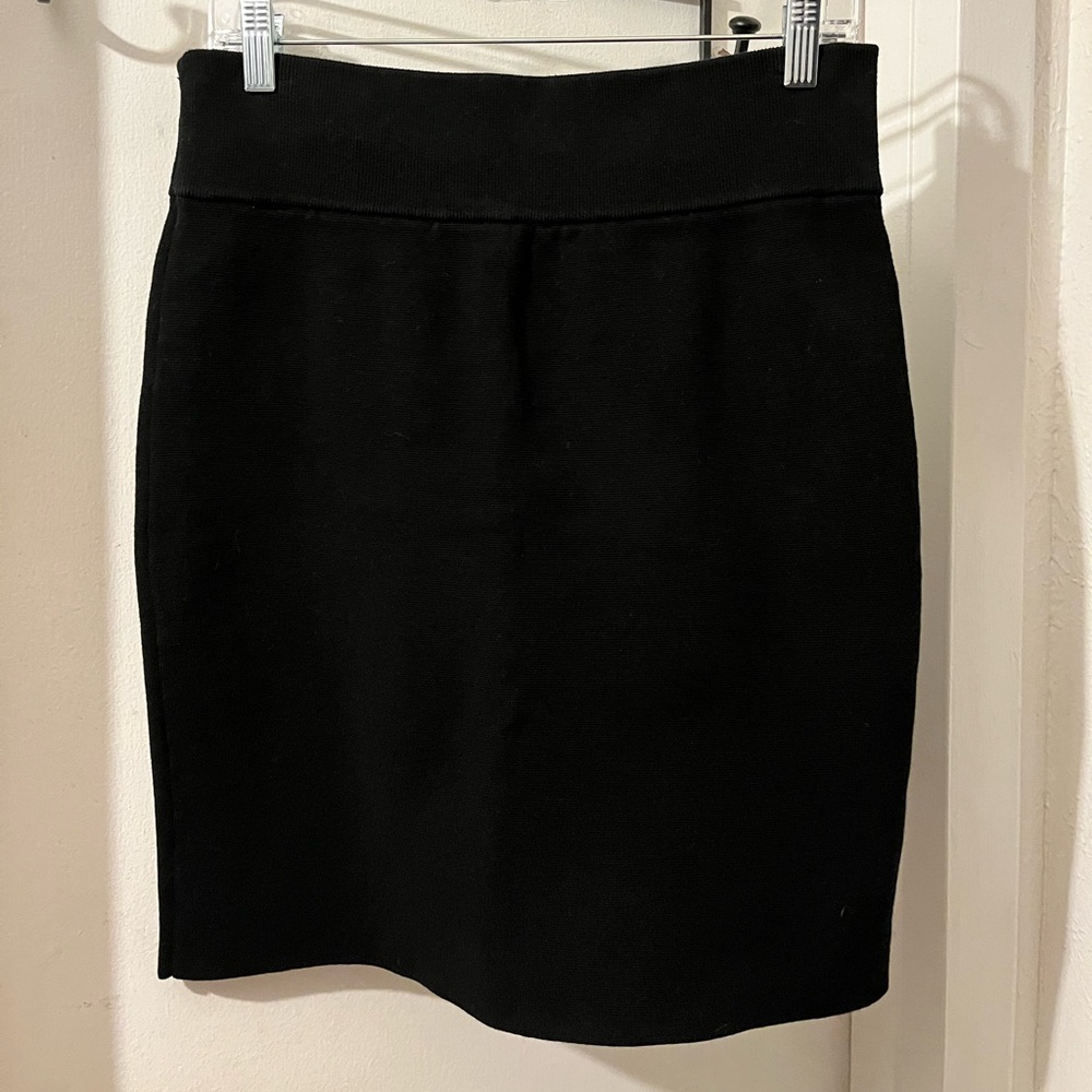Express- size L- black thick stretchy knit mini skirt. NWT.